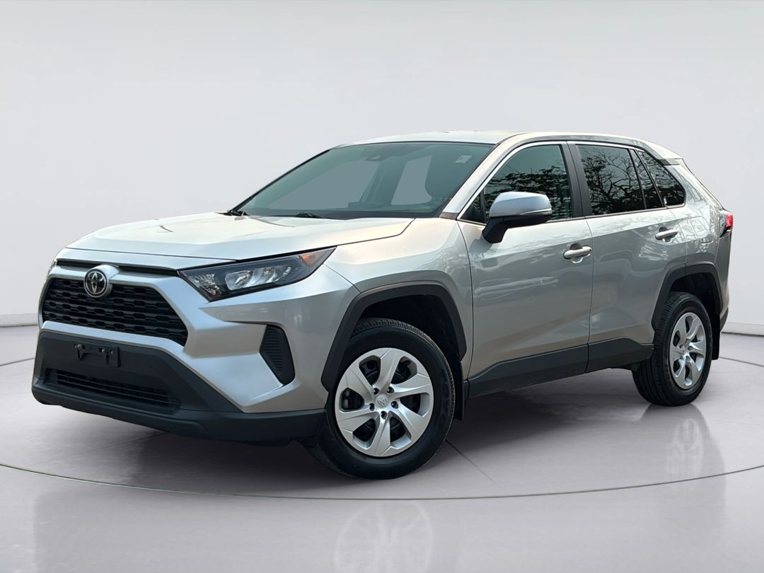 Used 2024 Toyota RAV4 LE 924689