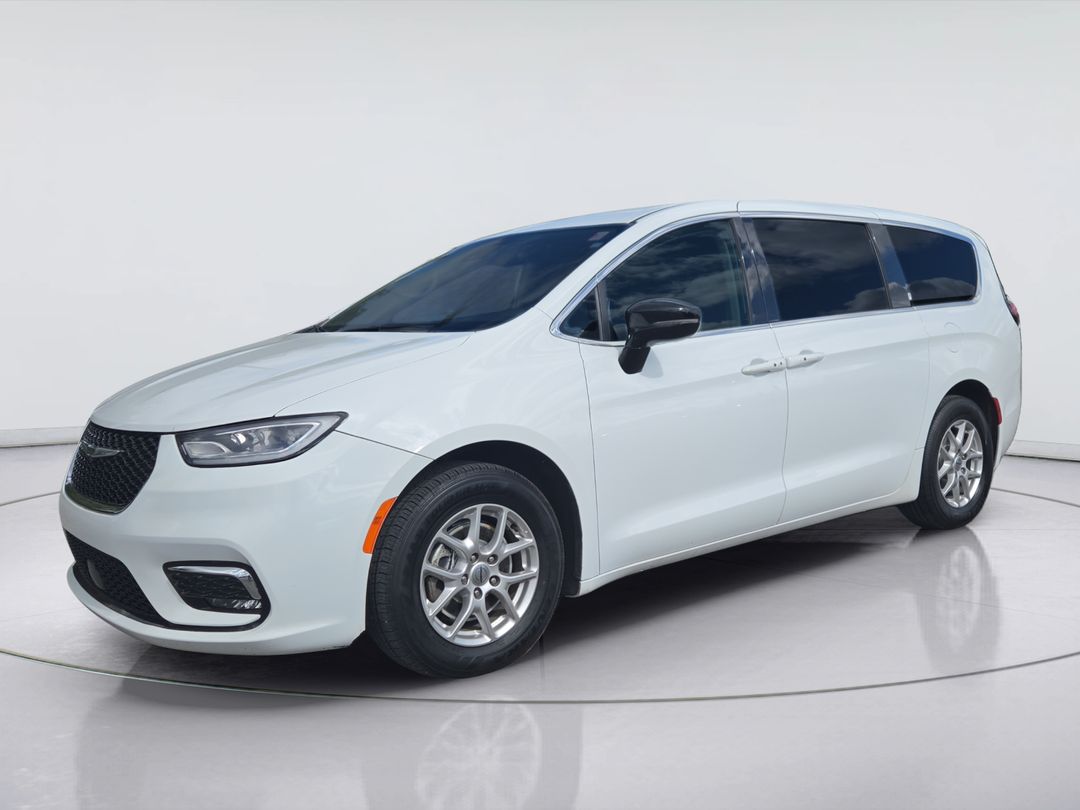 Used 2024 Chrysler Pacifica Touring-L 924743