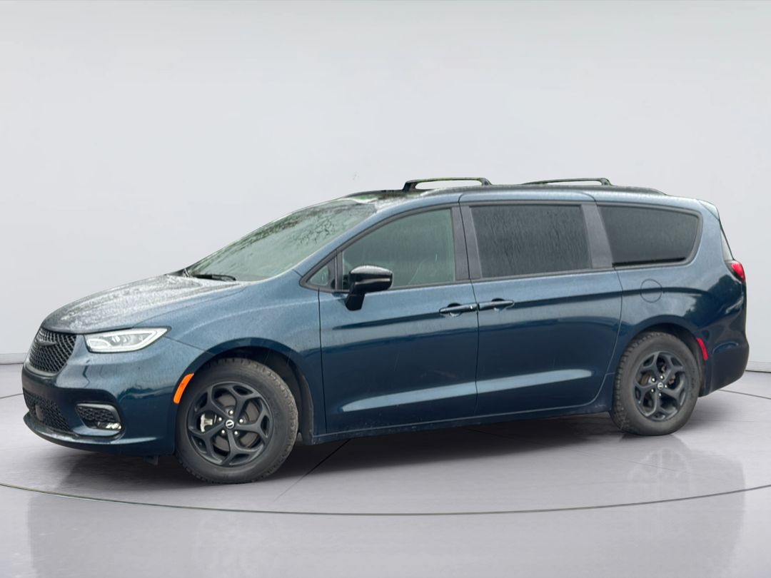 Used 2025 Chrysler Pacifica Limited 924755