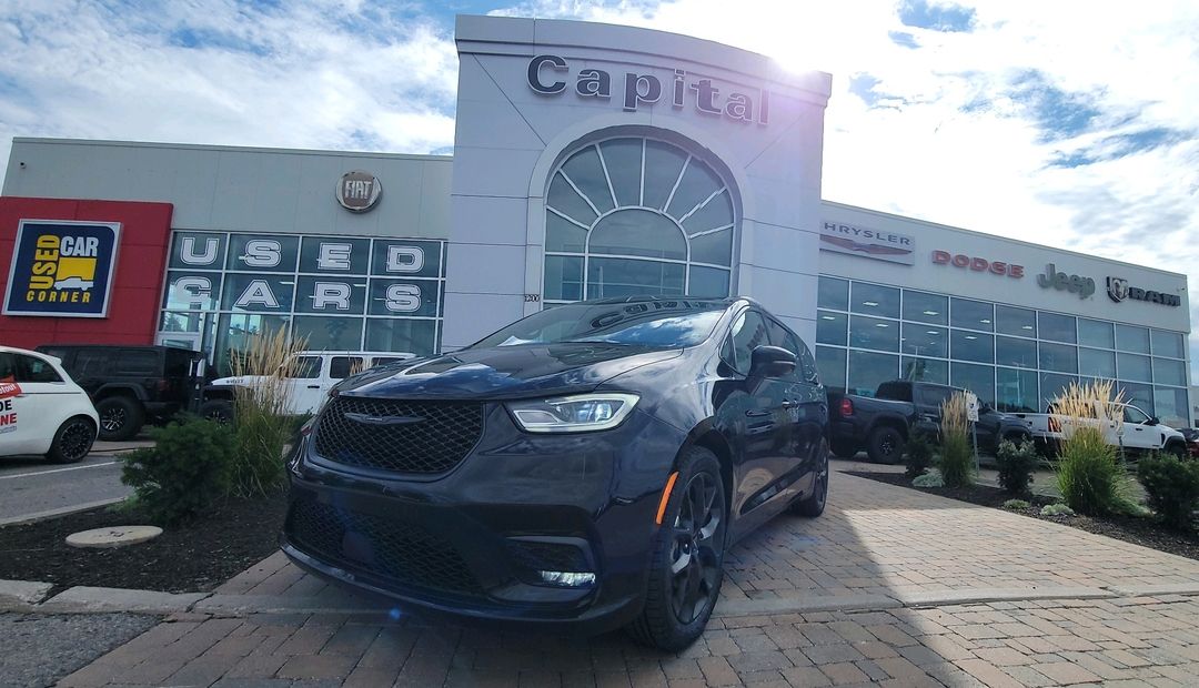 Used 2025 Chrysler Pacifica Limited P4263