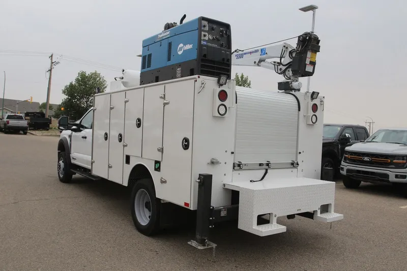 2024 Ford F-550 XLT photo 4