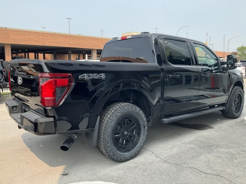 2025 Ford F-150 XLT photo 2