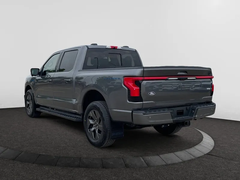 2025 Ford F-150 Lightning Lariat photo 3
