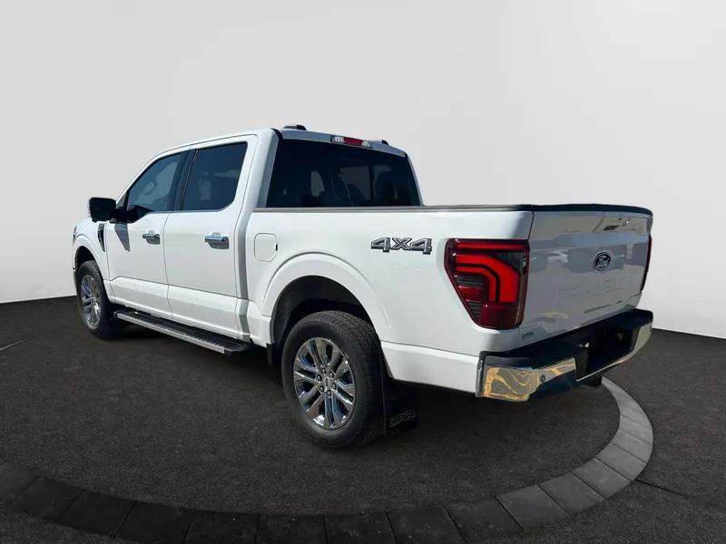 2025 Ford F-150 Lariat photo 3