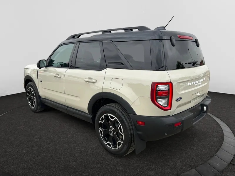 2025 Ford Bronco Sport Outer Banks photo 3