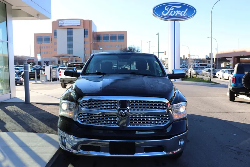 2016 Ram 1500 Laramie photo 2