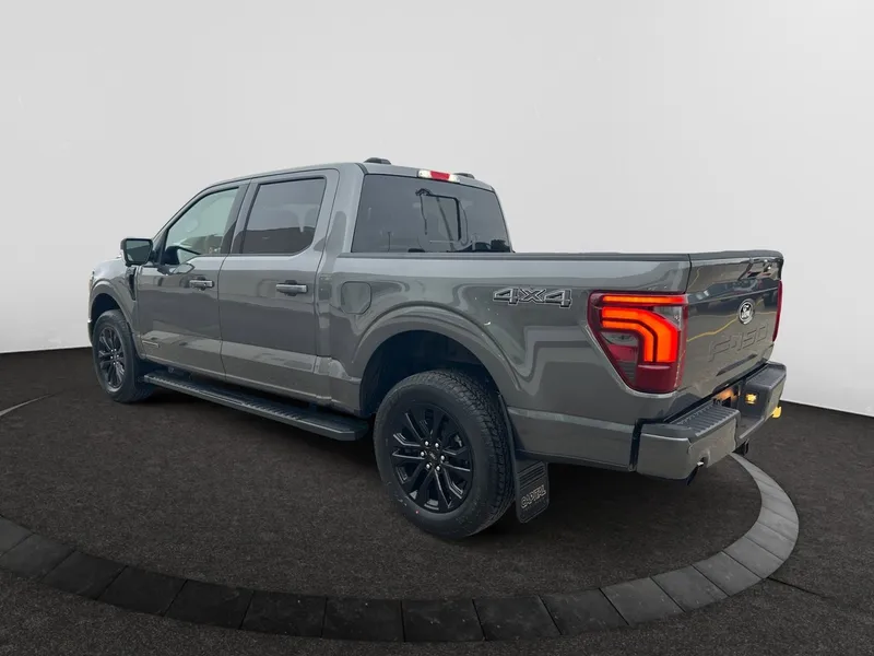 2025 Ford F-150 Lariat photo 3