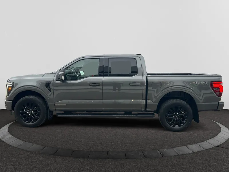 2025 Ford F-150 Lariat photo 2