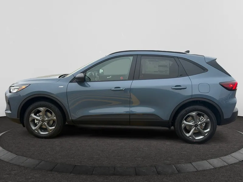 2026 Ford Escape ST-Line photo 2