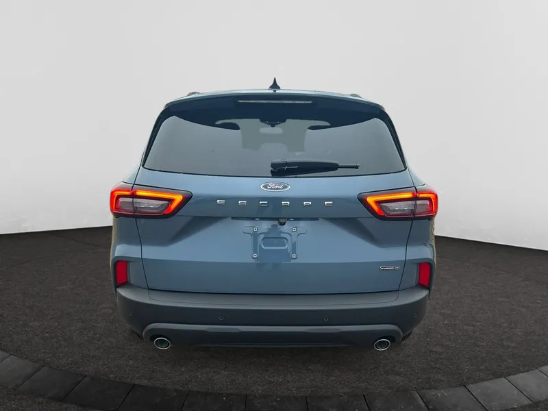 2026 Ford Escape ST-Line photo 4