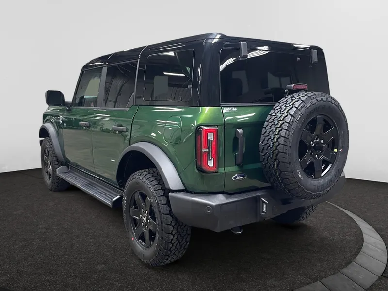 2025 Ford Bronco Outer Banks photo 3