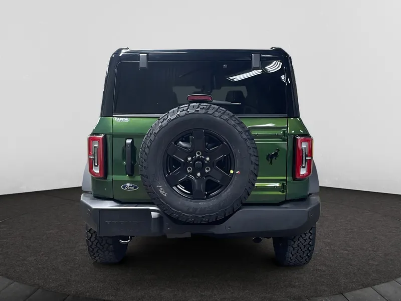 2025 Ford Bronco Outer Banks photo 4