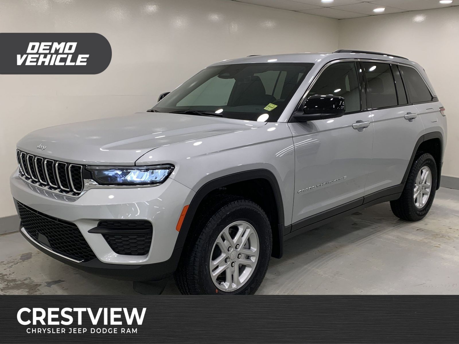 New 2025 Jeep Grand-Cherokee Laredo 25JGC108