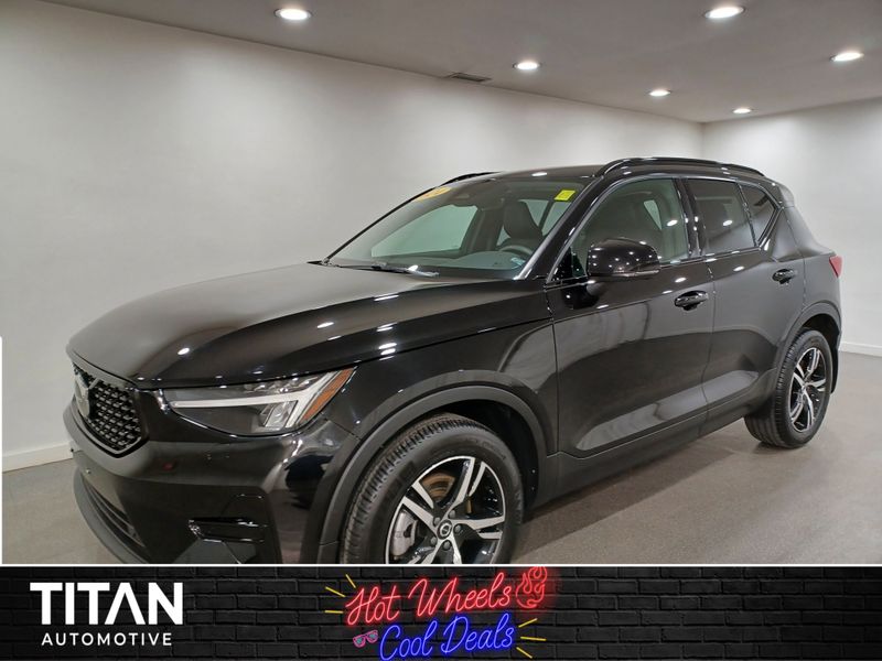 2024 Volvo XC40 B5 Core AWD