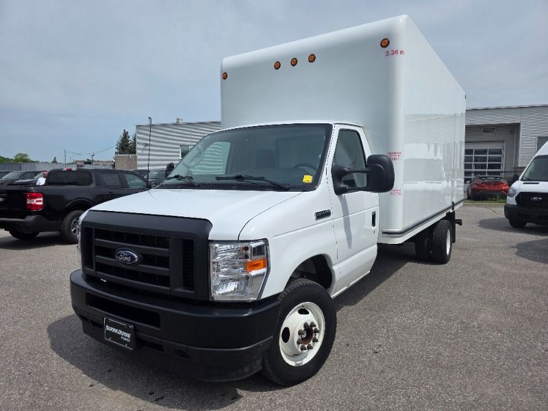 2025 Ford E-450SD