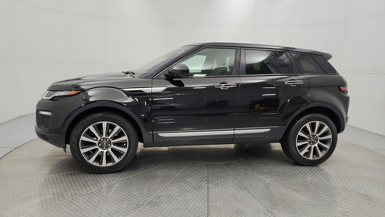 Used 2018 Land Rover Range-Rover-Evoque HSE 69555