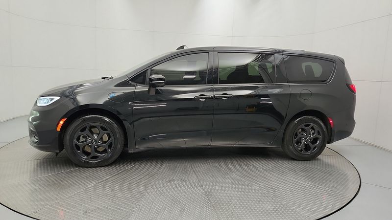 2023 Chrysler Pacifica Hybrid