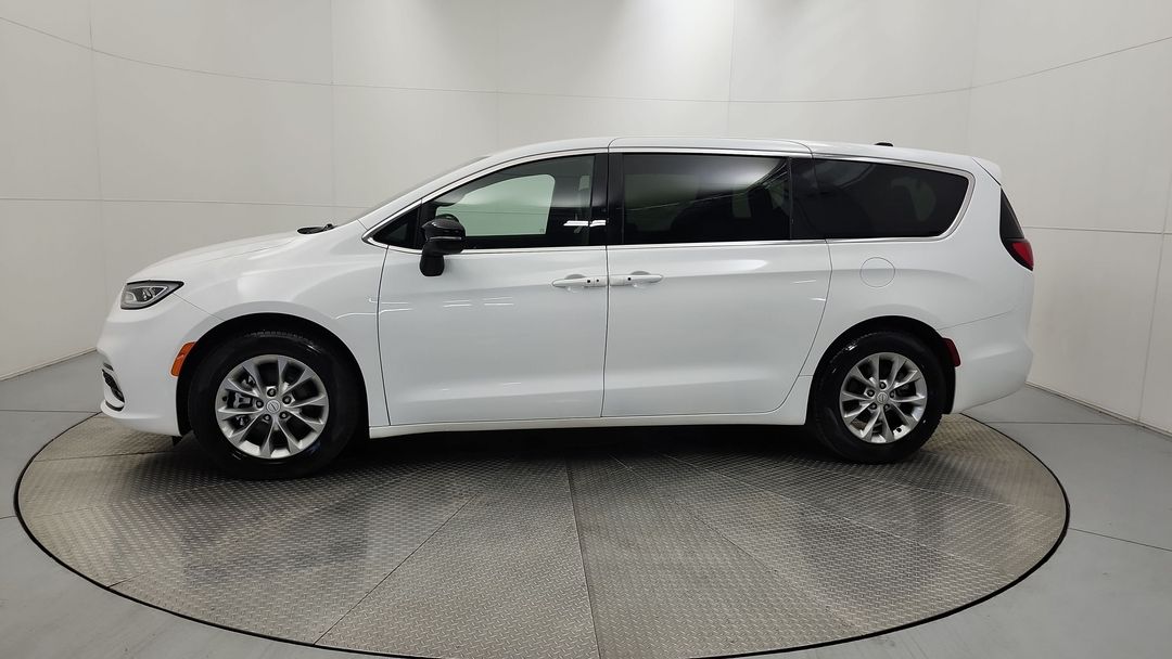 Used 2026 Chrysler Pacifica Limited 70282