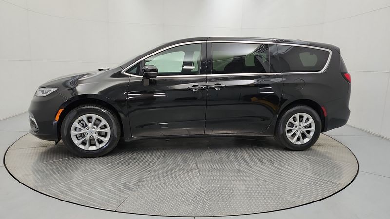 2025 Chrysler Pacifica
