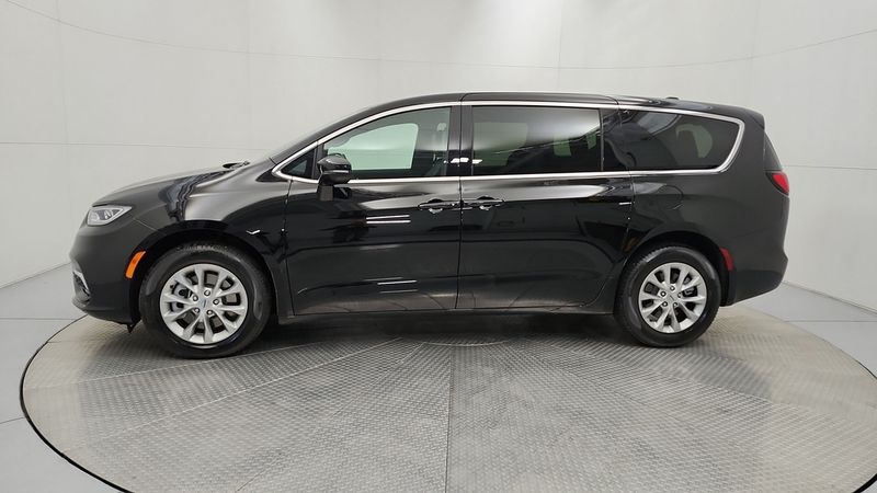 2025 Chrysler Pacifica