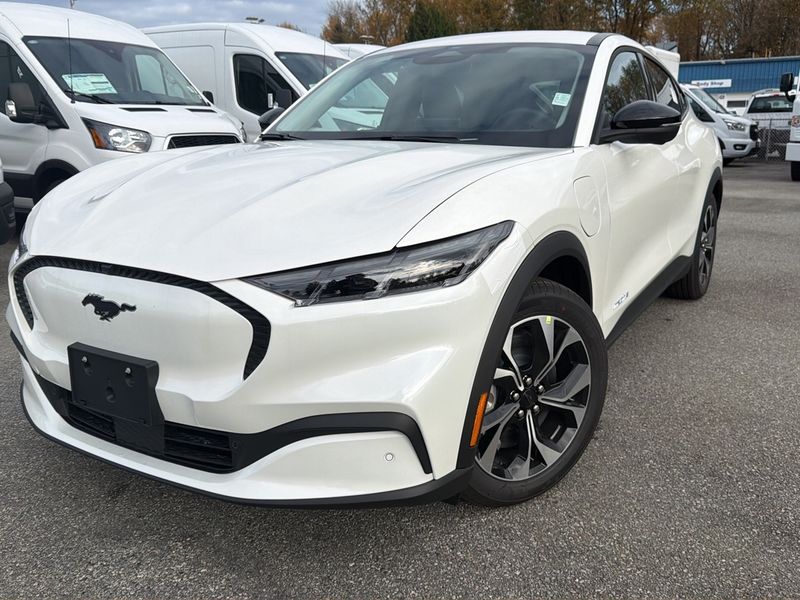 2025 Ford Mustang Mach-E