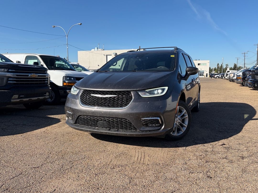 Used 2022 Chrysler Pacifica Touring 60807B