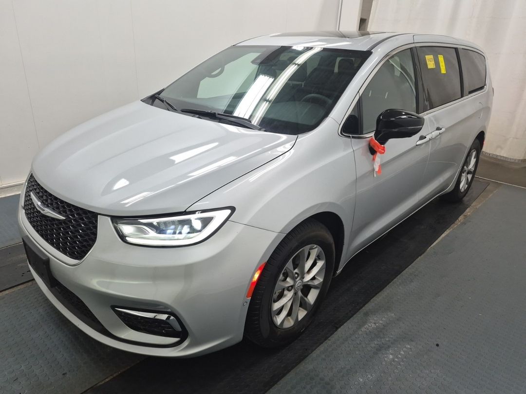 Used 2026 Chrysler Pacifica Limited 9206