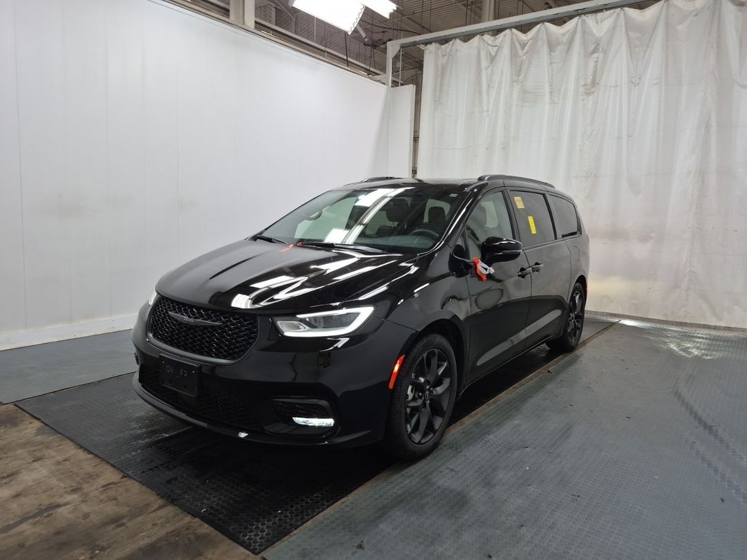 Used 2026 Chrysler Pacifica Limited 9205