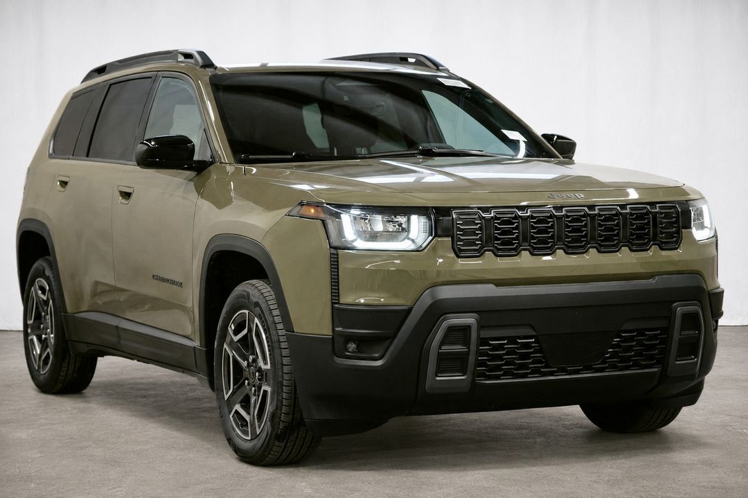 New 2026 Jeep Cherokee Laredo KM2619