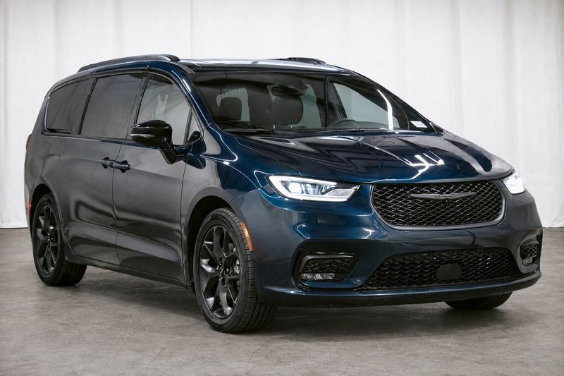 2025 Chrysler Pacifica