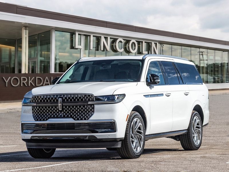 2027 Lincoln Navigator L